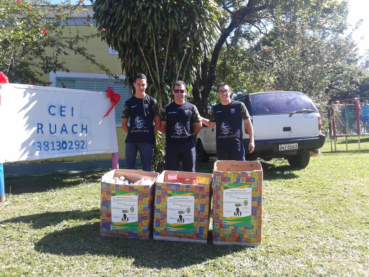 Tiro de Guerra faz entrega de brinquedos em festas para crianças de