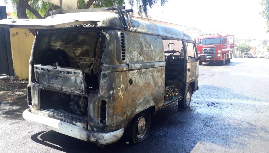 Kombi Pega Fogo Na Regi O Da Boa Vista E Fica Totalmente Destru Da