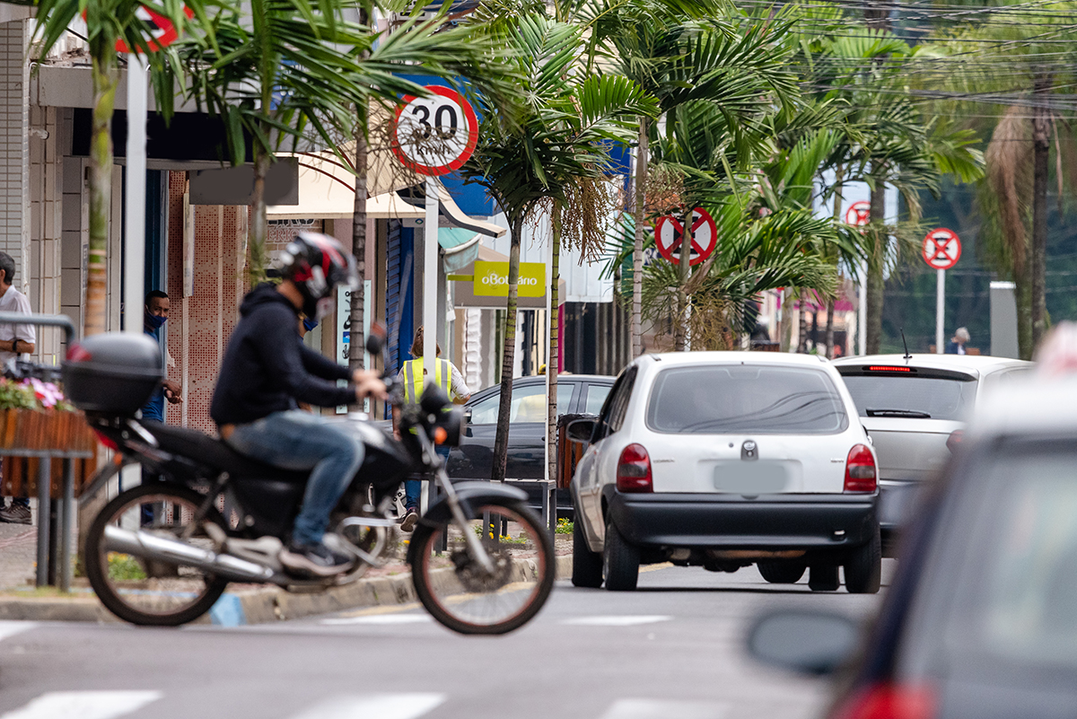 Lojas bancos e serviços reabrem nesta quarta feira 02 em Botucatu