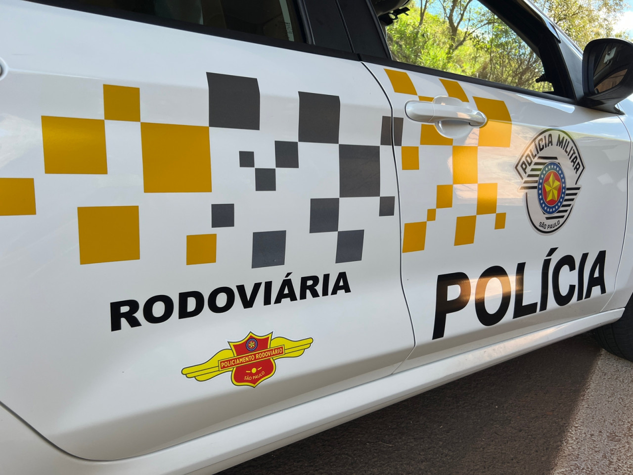 Pol Cia Rodovi Ria De Botucatu Prende Homem Procurado Por C Rcere