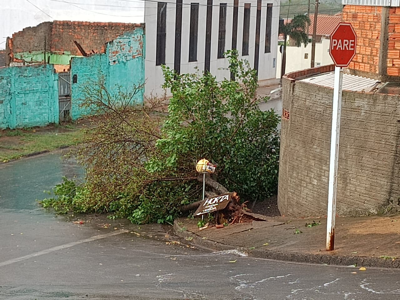 Tempestade Causa Estragos Em Bairros De Botucatu Jornal Acontece Botucatu