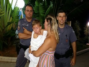 POLICIAL QUE SALVOU A VIDA DE UMA CRIANÇA RECEBE JUSTÍSSIMAS HOMENAGENS