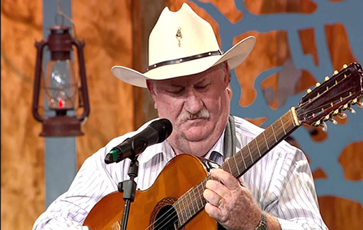 UM CAIPIRA  BASTANTE CONCEITUADO ASSUME UMA CADEIRA NA ACADEMIA BOTUCATUENSE DE LETRAS