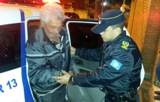 Migrante em idade avançada recebe ajuda da GCM