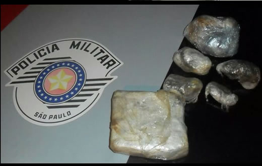 PM prende dois por envolvimento com o tráfico