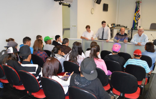 Alunos do Senac fazem visita técnica ?  Câmara