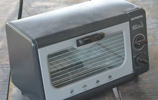 Dupla acaba presa após furtar forno de loja