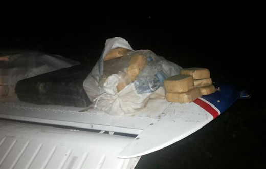 PM localiza avião com 30 quilos de pasta de cocaína