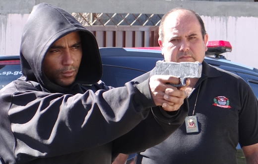 Polícia faz reconstituição de assassinato na Vila Real