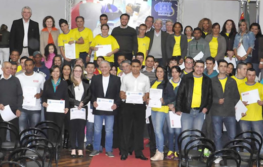 Unit capacita194 pessoas para o mercado de trabalho