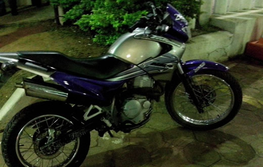 Motocicleta furtada é localizada com adolescente