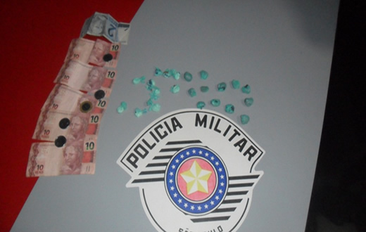 PM faz a prisão de dois rapazes acusados de tráfico