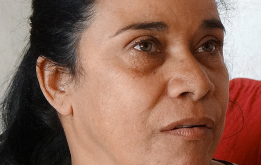 Mulher não aceita absolvição de réu que lhe deu 26 facadas