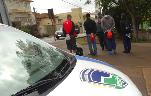 GCM flagra 03 adolescentes com maconha no Paratodos‏