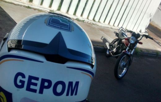 Adolescente é flagrado conduzindo motocicleta