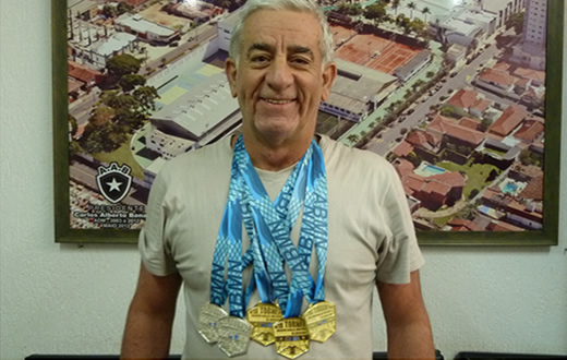 Nadador Henrique Reis bate recorde sulamericano