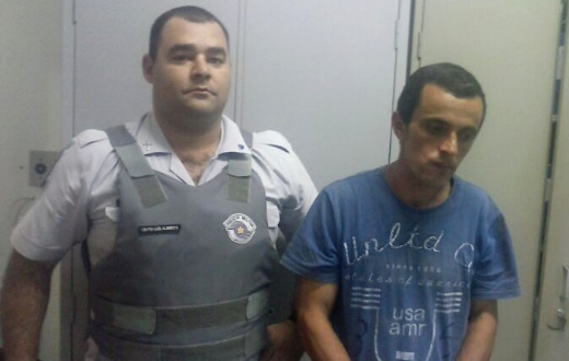 Homem é preso pela PM por furtar senhora de 83 anos