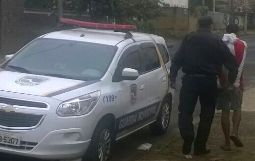 Acusado por crime de furto é preso na Vila Jaú