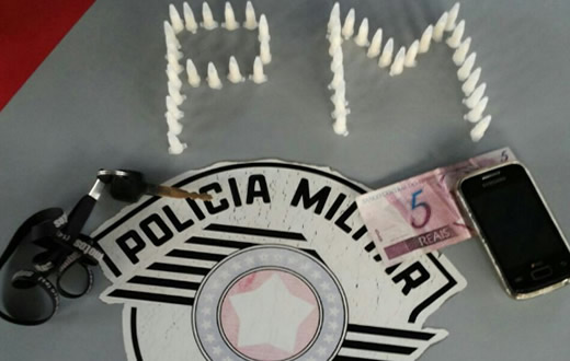 Adolescente com cocaína em moto é apreendido