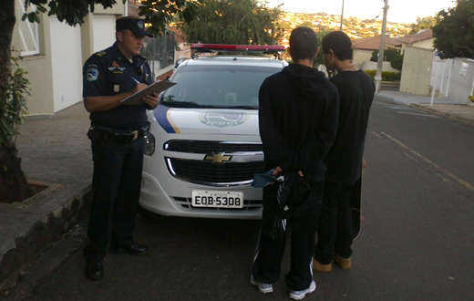 GCM realiza flagrantes de porte de entorpecentes
