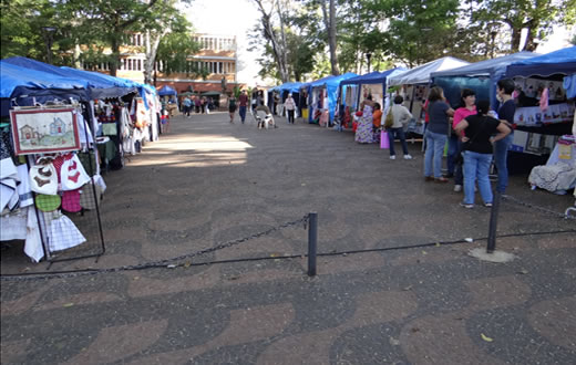 Praça do Bosque recebe Feira da Cuesta