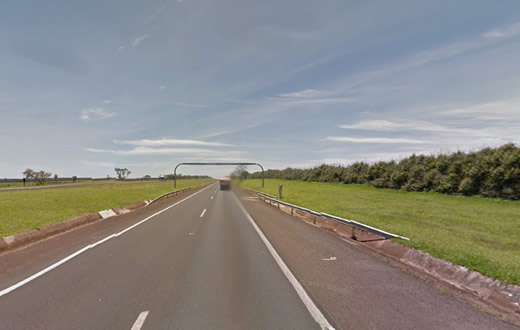 Homem morre atropelado em acostamento de rodovia