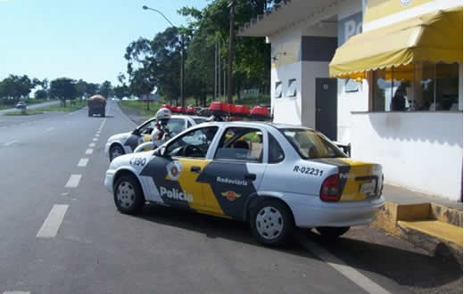 Boliviano é preso em rodovia com cocaína no estômago