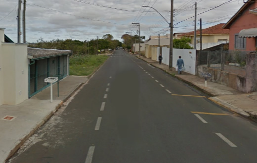 Trio de assaltantes invade casa e rouba casal