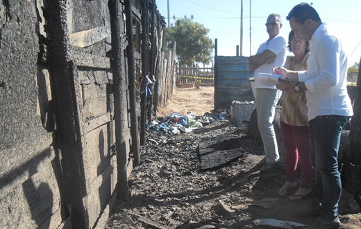 Defesa Civil realiza vistoria em casa incendiada