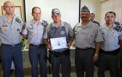 12º Batalhão homenageia policiais que se destacaram