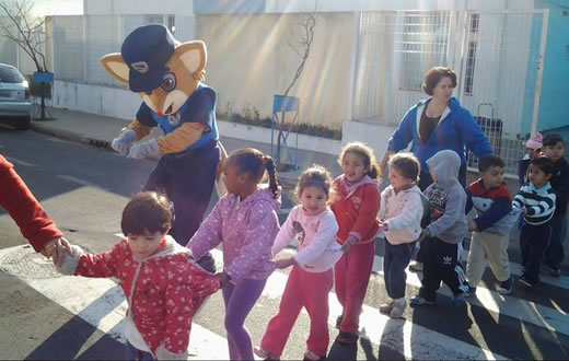 Mascote da GCM participa de bloqueio educativo