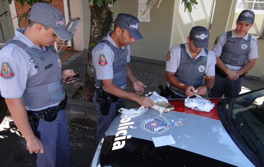 PM faz apreensão de mais de 800 gramas de maconha
