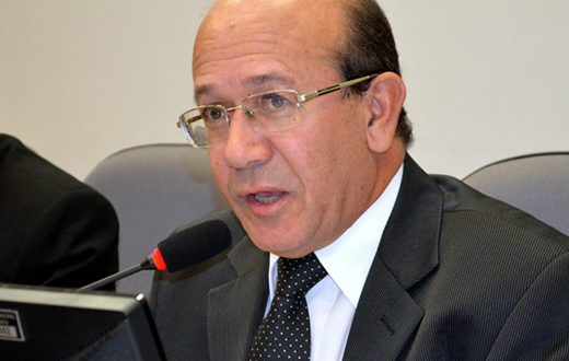 Vereador cobra sinalização no trevo de acesso ao Fórum