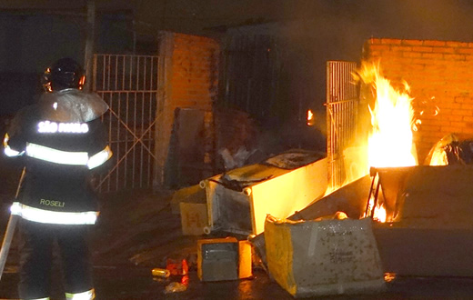 Casa com materiais recicláveis sofre incêndio na Vila Assunção