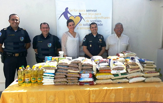 GCM doa 200 quilos de alimentos ao Fundo Social‏