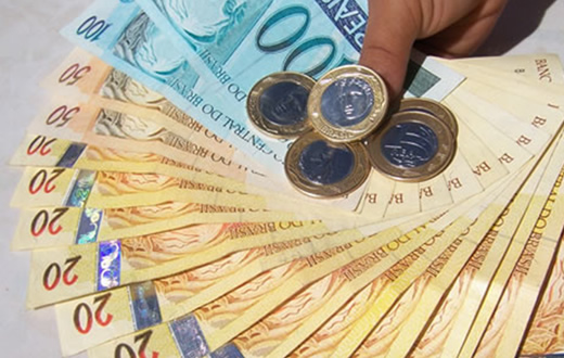 Proposta prevê salário mínimo de R$ 788,06 para 2015