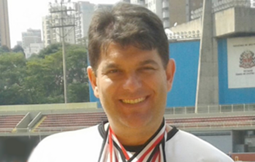 Esportista campeão no atletismo recebe homenagem