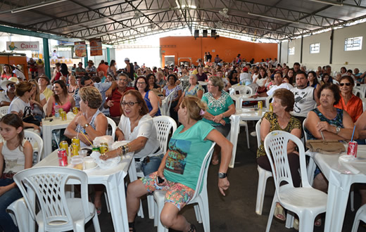 Festa na Vila Maria recebe comitivas da região
