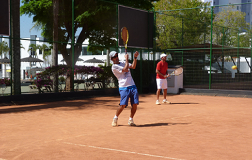 Adversários fogem e tenistas da AAB ganham por WO