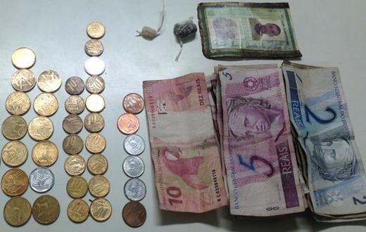 PM flagra tráfico de entorpecentes na Vila São Luiz