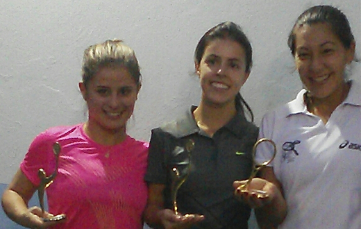 Equipe feminina de tênis da AAB joga contra o Pinheiros