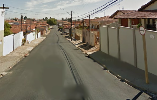 Dupla assalta residência na Vila dos Lavradores