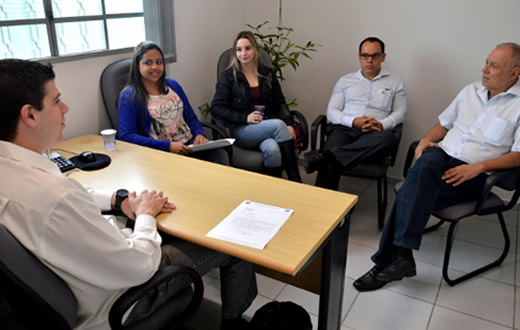 Comissão de universitários debate auxílio transporte