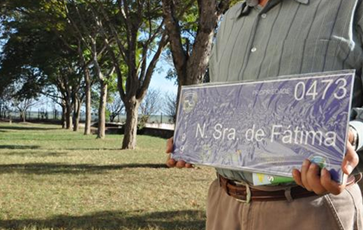 Proprietários recebem placas pelo projeto CEP Rural