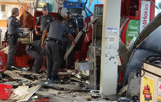 Marginais explodem caixas eletrônicos em Botucatu