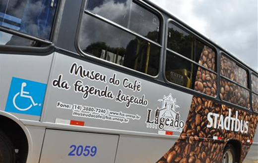 Empresa de ônibus homenageia Museu do Café