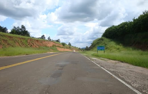 Polícia Militar prende dupla por crime de roubo