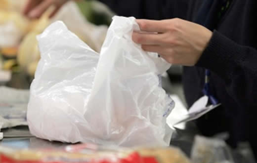 Sacolinhas plásticas voltam a ser proibidas em SP