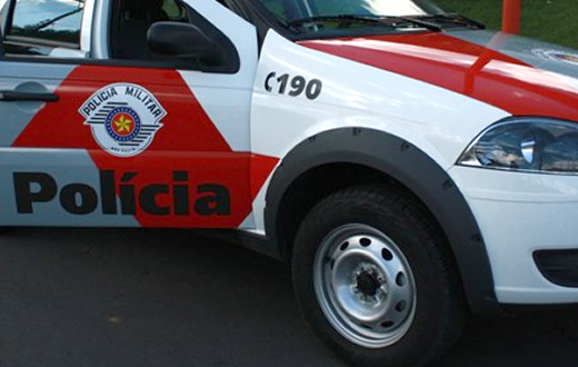 Mulher de 57 anos é esfaqueada pelo companheiro