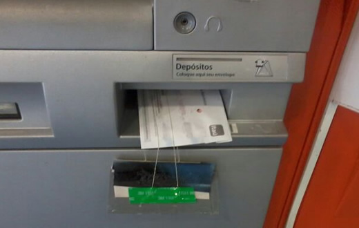 Chupa-cabras é localizado em caixas do Banco Itaú